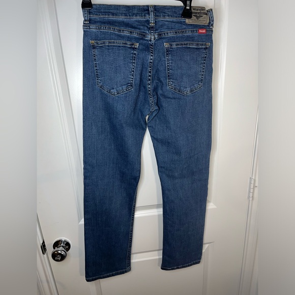 Wrangler Women’s Classic Straight Leg Dark Blue Wash Denim Jeans Sz 16 Regular - Picture 2 of 9